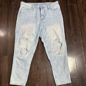 &Denim ultra high waist mom jeans distressed size 16 light wash GUC